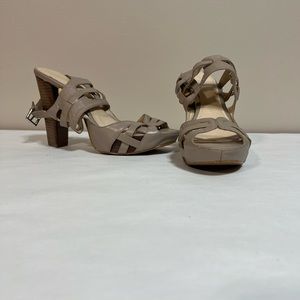Calvin Klein size 8 tan heels